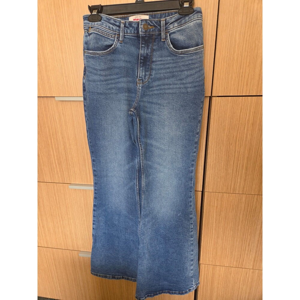 Wrangler Women's "Hi Rise Fierce Flare" Jeans Medium Wash Size 26 US 2